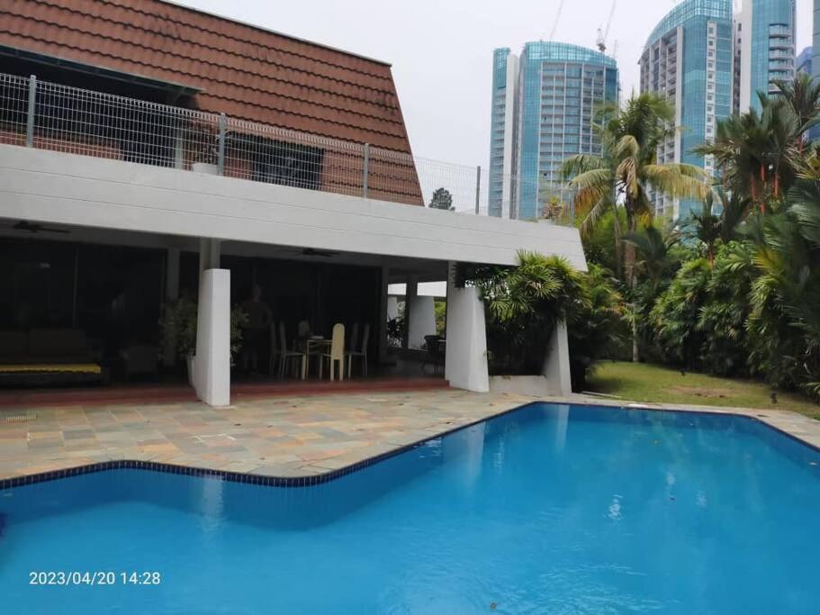 W Pool Damansara Height Kl Kuala Lumpur